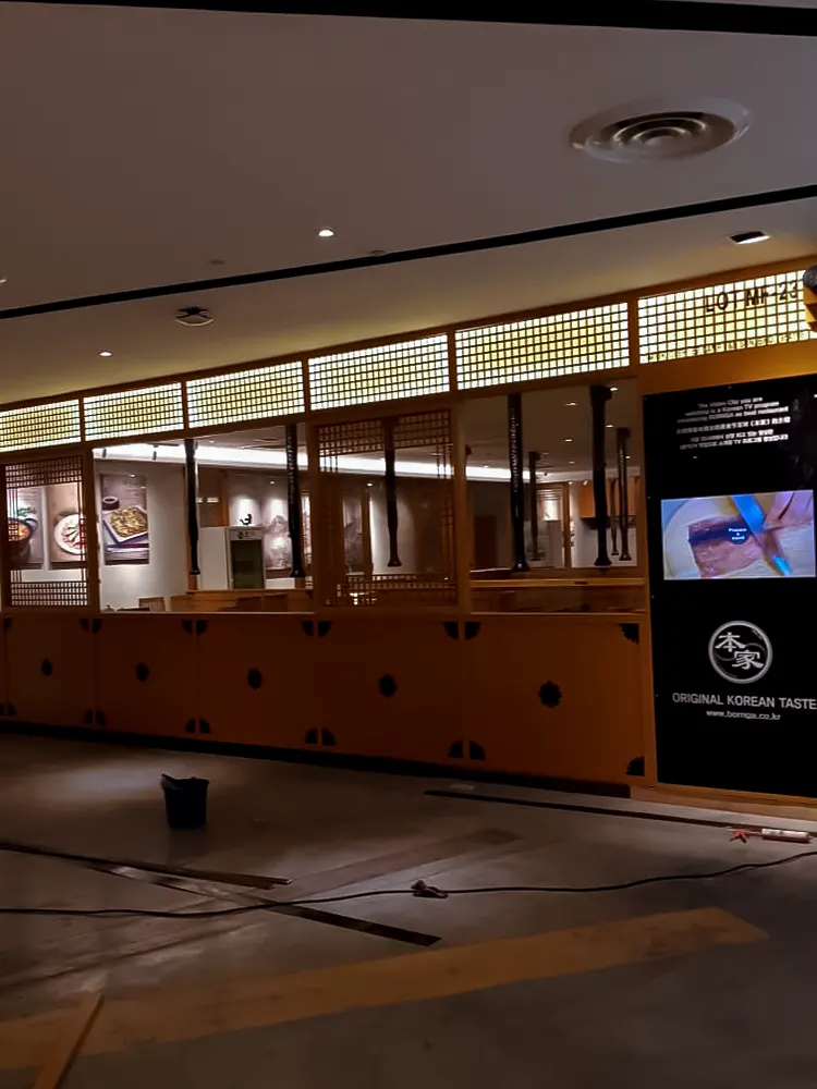 <span  class="uc_style_uc_tiles_grid_image_elementor_uc_items_attribute_title" style="color:#ffffff;">retail-interior-027</span>