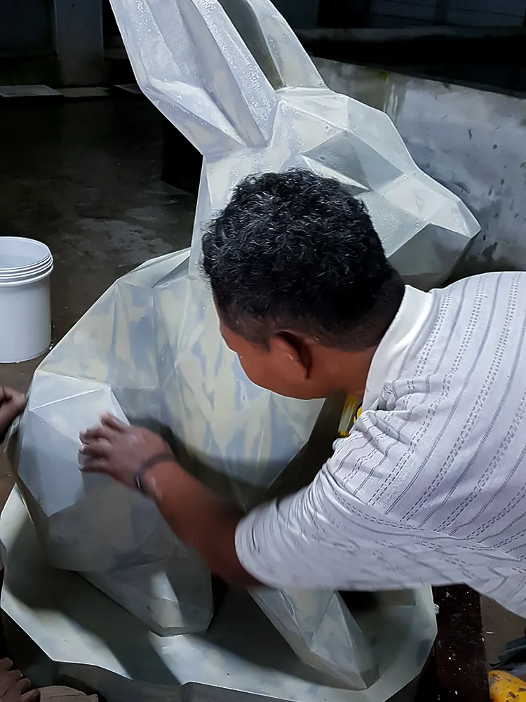 <span  class="uc_style_uc_tiles_grid_image_elementor_uc_items_attribute_title" style="color:#ffffff;">sim-art-creative-018</span>