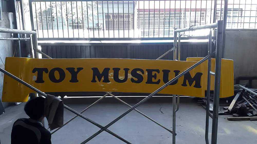 <span  class="uc_style_uc_tiles_grid_image_elementor_uc_items_attribute_title" style="color:#ffffff;">toy-museum-011</span>