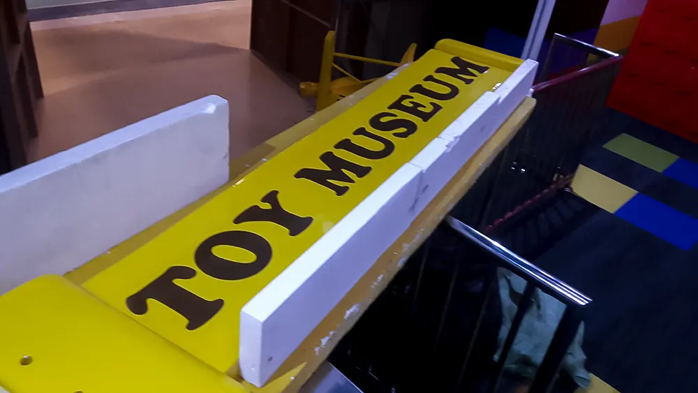 <span  class="uc_style_uc_tiles_grid_image_elementor_uc_items_attribute_title" style="color:#ffffff;">toy-museum-038</span>