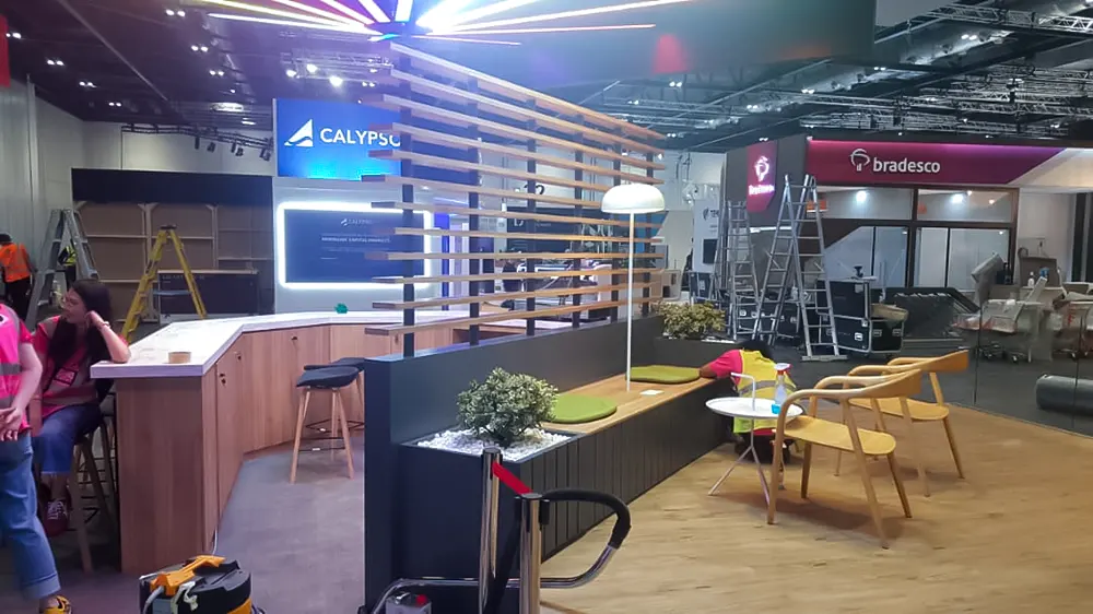 <span  class="uc_style_uc_tiles_grid_image_elementor_uc_items_attribute_title" style="color:#ffffff;">trade-show-display-006</span>