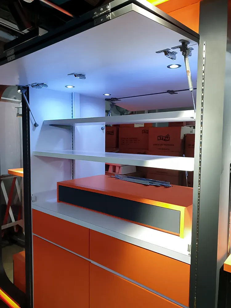 <span  class="uc_style_uc_tiles_grid_image_elementor_uc_items_attribute_title" style="color:#ffffff;">velocity-010</span>