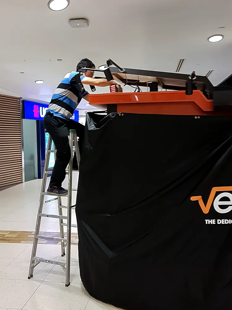 <span  class="uc_style_uc_tiles_grid_image_elementor_uc_items_attribute_title" style="color:#ffffff;">velocity-032</span>